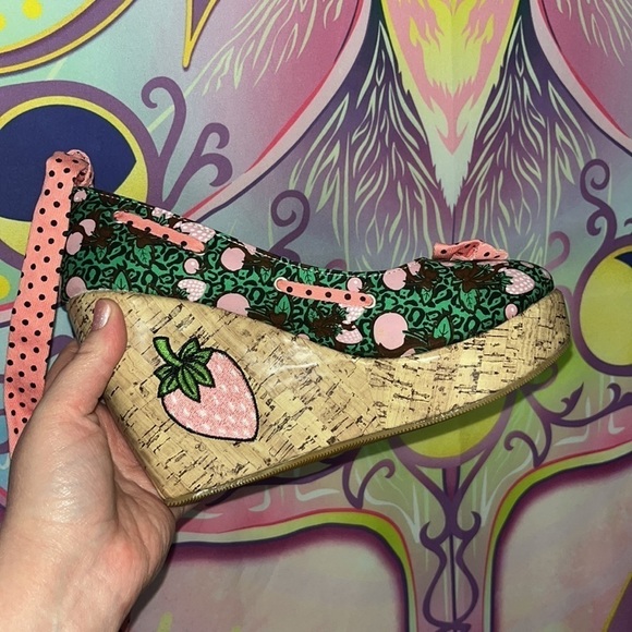 🆕🍓Too Fast Cirque Couture🍓Strawberry Wedges🍓 - Picture 12 of 15